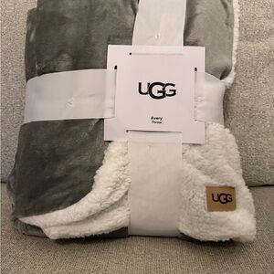 New UGG Avery Throw Blanket - Silver Grey and Cream